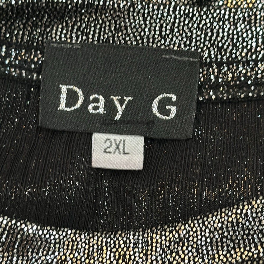 Metallic Star Pearl Top. - Picture 6 of 7